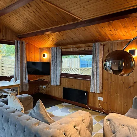 Snowdrop 14 Hot Tub-Woodlandlodges-Tenby-Pendine Carmarthen Exterior photo